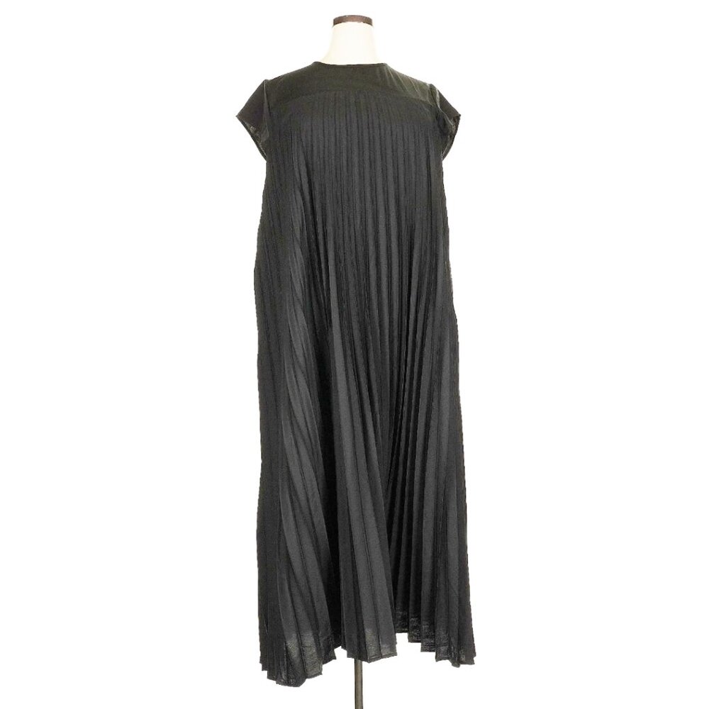 Long Black Cap Sleeve Pleated Dress 2X